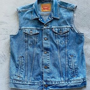 Levi’s Men’s Trucker Vest